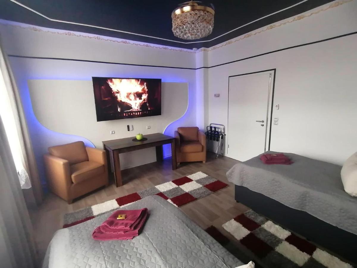 Best-Preis -Gold Suite- Mit Netflix, Self-Check-In, Ebike Ladestation, Fahrradraum, Wlan, Netflix Und Massagesessel - Direkt Am Elberadweg Im Herzen Von Wittenberge Luaran gambar