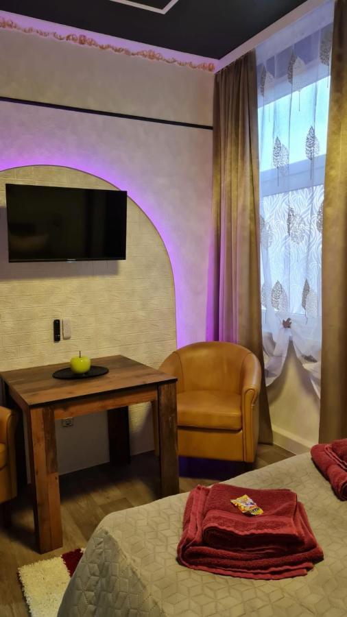 Best-Preis -Gold Suite- Mit Netflix, Self-Check-In, Ebike Ladestation, Fahrradraum, Wlan, Netflix Und Massagesessel - Direkt Am Elberadweg Im Herzen Von Wittenberge Luaran gambar