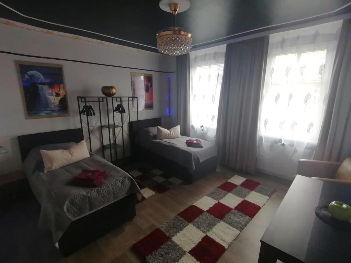 Best-Preis -Gold Suite- Mit Netflix, Self-Check-In, Ebike Ladestation, Fahrradraum, Wlan, Netflix Und Massagesessel - Direkt Am Elberadweg Im Herzen Von Wittenberge Luaran gambar