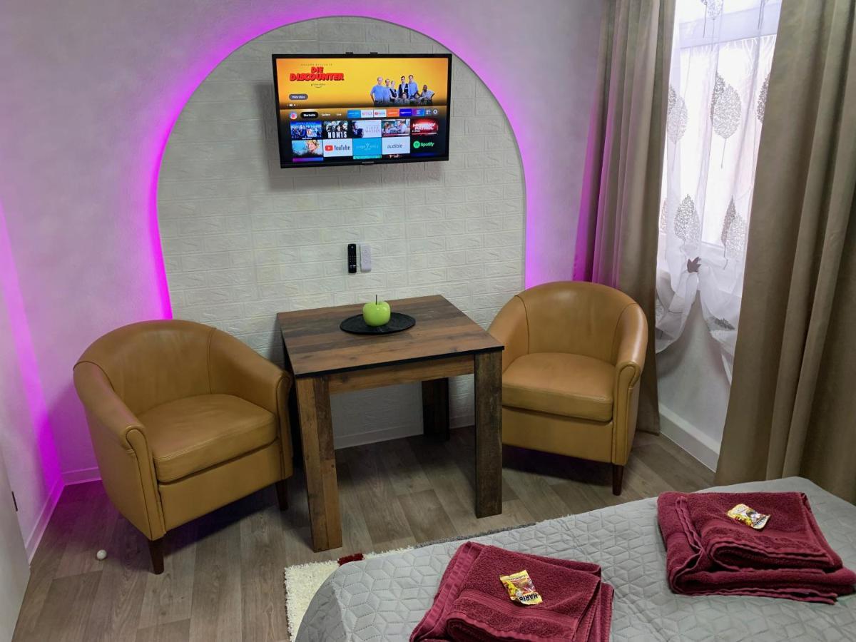 Best-Preis -Gold Suite- Mit Netflix, Self-Check-In, Ebike Ladestation, Fahrradraum, Wlan, Netflix Und Massagesessel - Direkt Am Elberadweg Im Herzen Von Wittenberge Luaran gambar