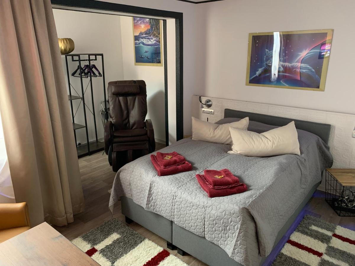 Best-Preis -Gold Suite- Mit Netflix, Self-Check-In, Ebike Ladestation, Fahrradraum, Wlan, Netflix Und Massagesessel - Direkt Am Elberadweg Im Herzen Von Wittenberge Luaran gambar