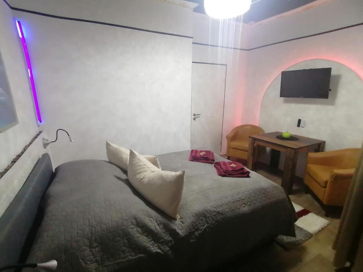 Best-Preis -Gold Suite- Mit Netflix, Self-Check-In, Ebike Ladestation, Fahrradraum, Wlan, Netflix Und Massagesessel - Direkt Am Elberadweg Im Herzen Von Wittenberge Luaran gambar