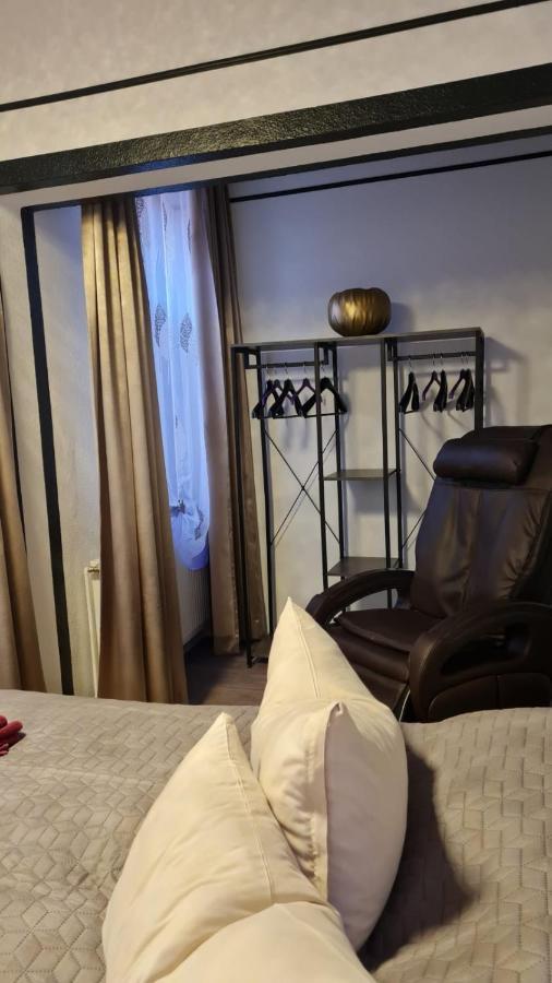 Best-Preis -Gold Suite- Mit Netflix, Self-Check-In, Ebike Ladestation, Fahrradraum, Wlan, Netflix Und Massagesessel - Direkt Am Elberadweg Im Herzen Von Wittenberge Luaran gambar