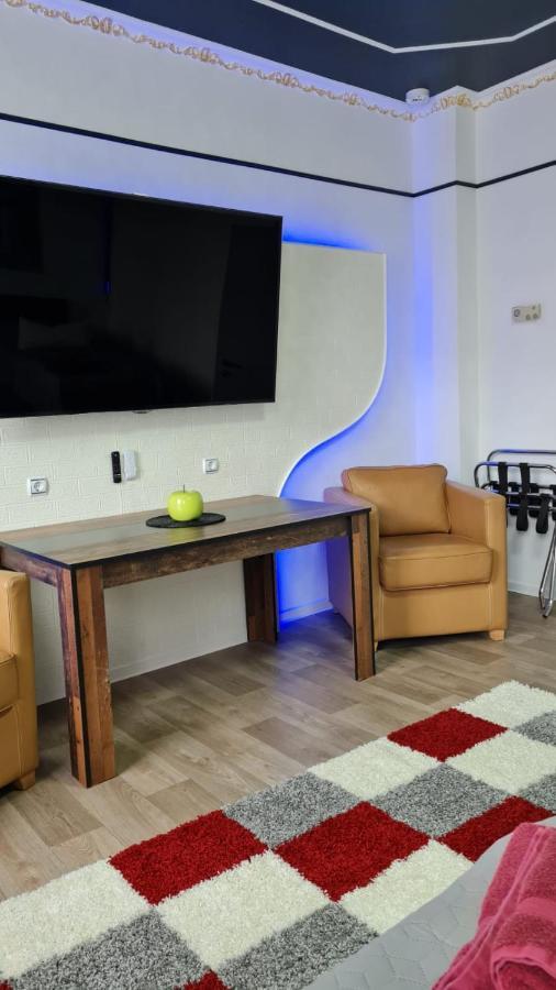 Best-Preis -Gold Suite- Mit Netflix, Self-Check-In, Ebike Ladestation, Fahrradraum, Wlan, Netflix Und Massagesessel - Direkt Am Elberadweg Im Herzen Von Wittenberge Luaran gambar