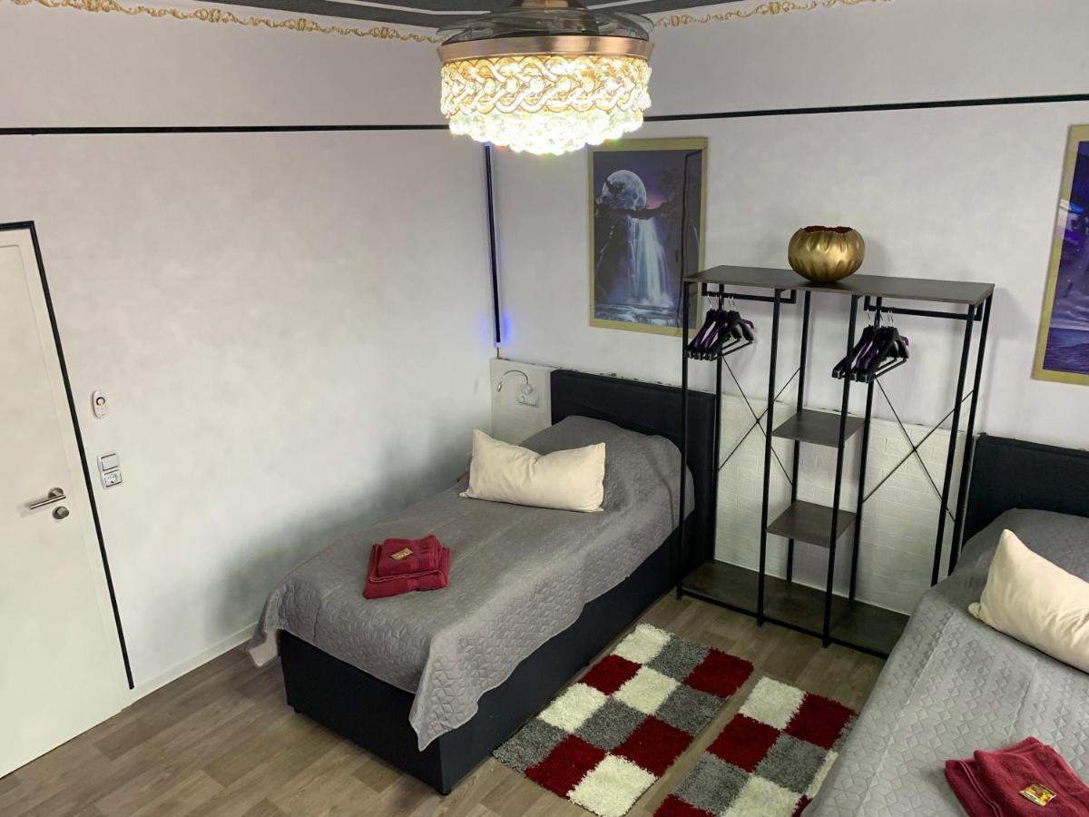 Best-Preis -Gold Suite- Mit Netflix, Self-Check-In, Ebike Ladestation, Fahrradraum, Wlan, Netflix Und Massagesessel - Direkt Am Elberadweg Im Herzen Von Wittenberge Luaran gambar