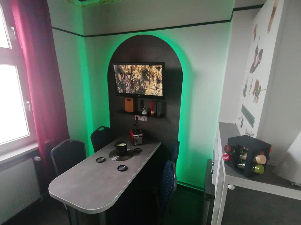 Best-Preis -Gold Suite- Mit Netflix, Self-Check-In, Ebike Ladestation, Fahrradraum, Wlan, Netflix Und Massagesessel - Direkt Am Elberadweg Im Herzen Von Wittenberge Luaran gambar