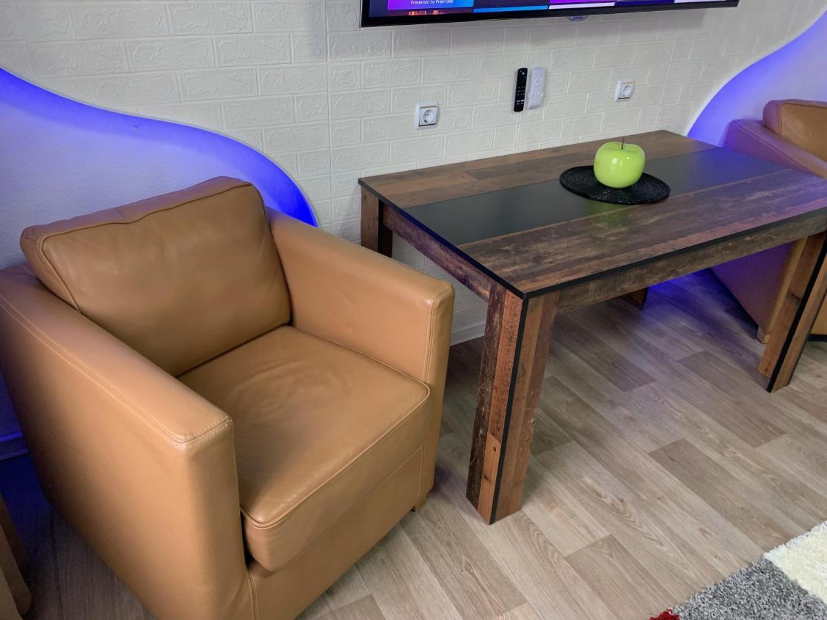 Best-Preis -Gold Suite- Mit Netflix, Self-Check-In, Ebike Ladestation, Fahrradraum, Wlan, Netflix Und Massagesessel - Direkt Am Elberadweg Im Herzen Von Wittenberge Luaran gambar