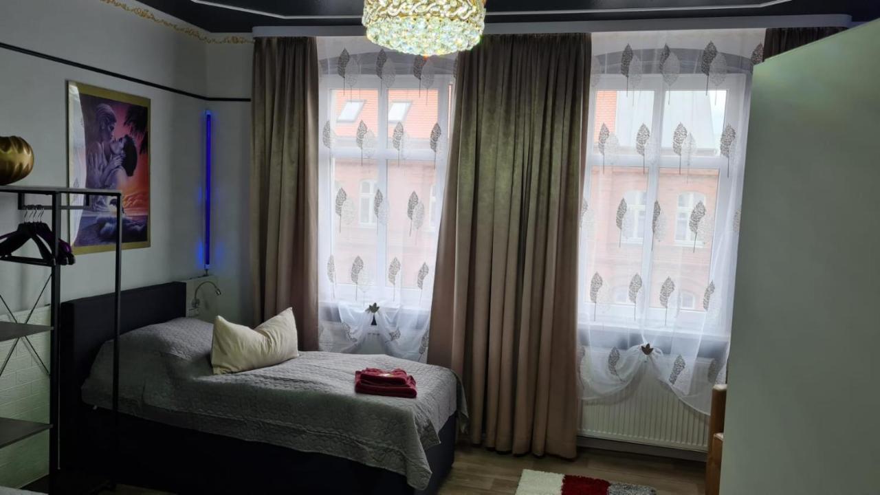 Best-Preis -Gold Suite- Mit Netflix, Self-Check-In, Ebike Ladestation, Fahrradraum, Wlan, Netflix Und Massagesessel - Direkt Am Elberadweg Im Herzen Von Wittenberge Luaran gambar