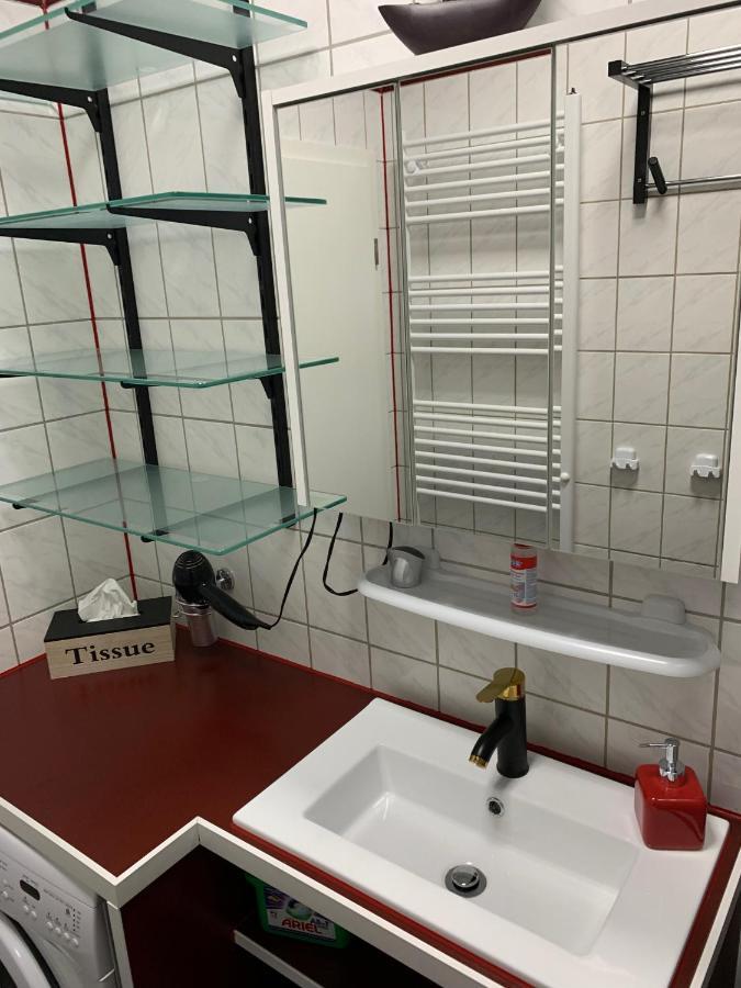 Best-Preis -Gold Suite- Mit Netflix, Self-Check-In, Ebike Ladestation, Fahrradraum, Wlan, Netflix Und Massagesessel - Direkt Am Elberadweg Im Herzen Von Wittenberge Luaran gambar