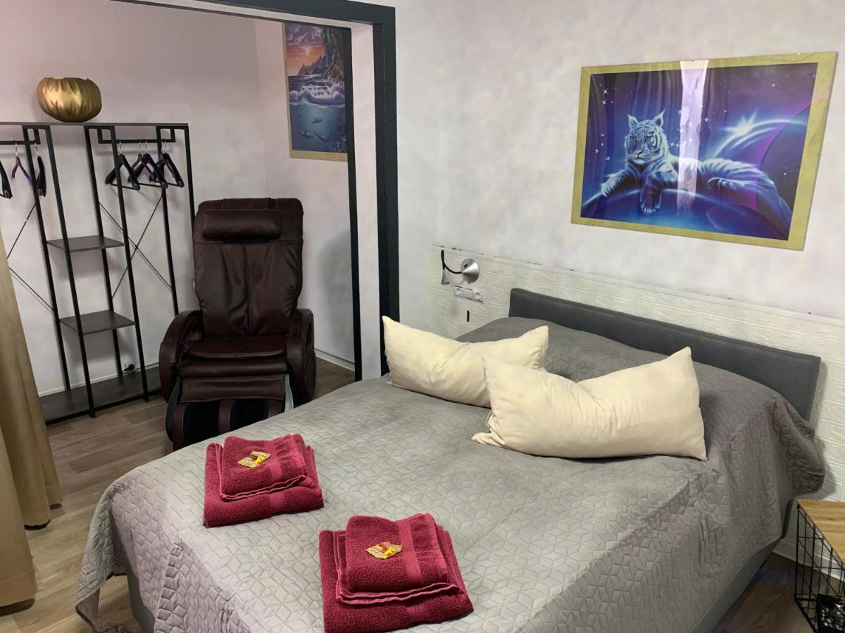 Best-Preis -Gold Suite- Mit Netflix, Self-Check-In, Ebike Ladestation, Fahrradraum, Wlan, Netflix Und Massagesessel - Direkt Am Elberadweg Im Herzen Von Wittenberge Luaran gambar