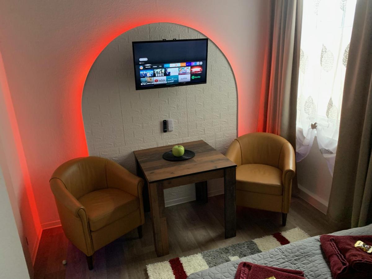 Best-Preis -Gold Suite- Mit Netflix, Self-Check-In, Ebike Ladestation, Fahrradraum, Wlan, Netflix Und Massagesessel - Direkt Am Elberadweg Im Herzen Von Wittenberge Luaran gambar