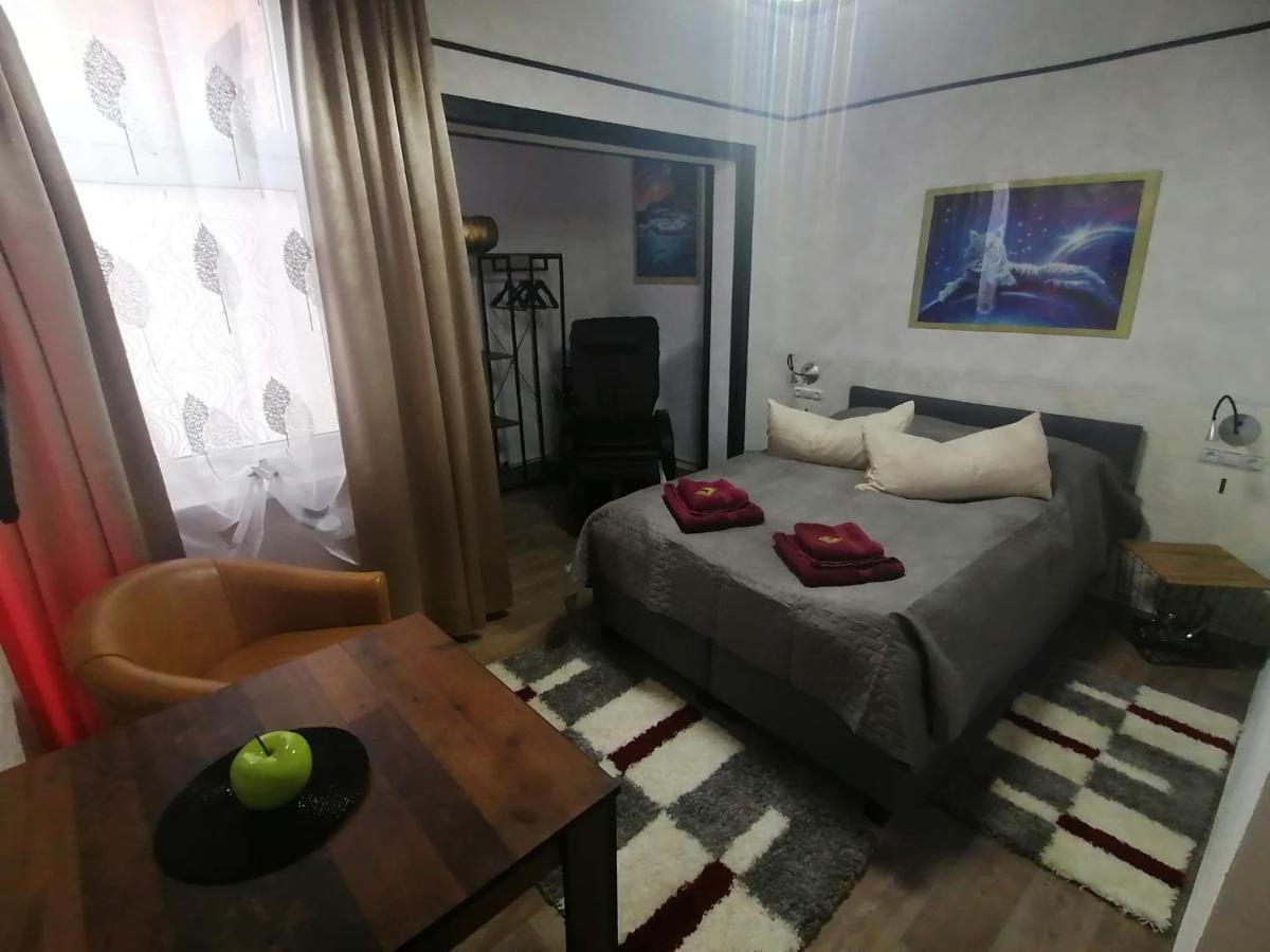 Best-Preis -Gold Suite- Mit Netflix, Self-Check-In, Ebike Ladestation, Fahrradraum, Wlan, Netflix Und Massagesessel - Direkt Am Elberadweg Im Herzen Von Wittenberge Luaran gambar
