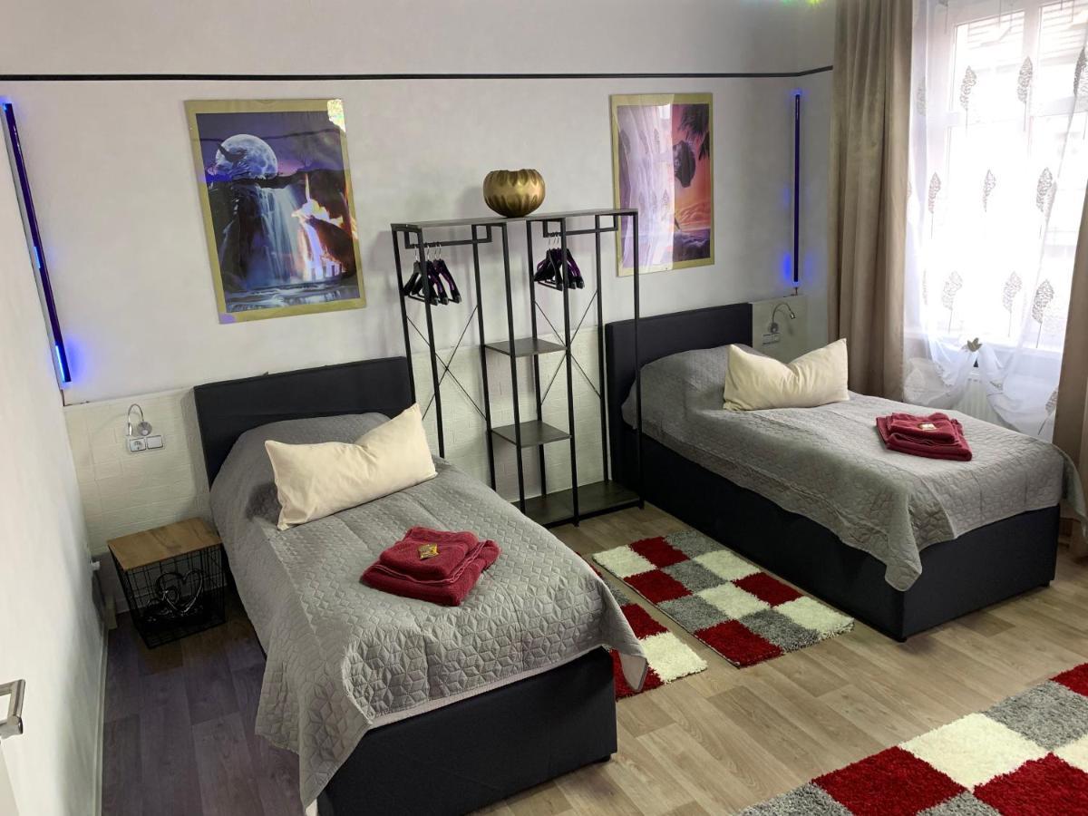 Best-Preis -Gold Suite- Mit Netflix, Self-Check-In, Ebike Ladestation, Fahrradraum, Wlan, Netflix Und Massagesessel - Direkt Am Elberadweg Im Herzen Von Wittenberge Luaran gambar